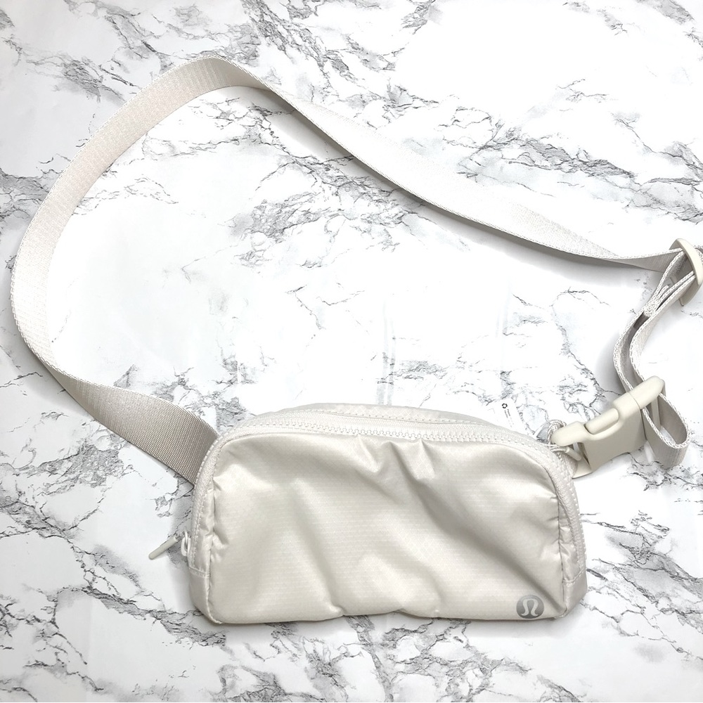 Lululemon Everywhere Belt Bag 1L OG White Opal - Picture 5 of 12